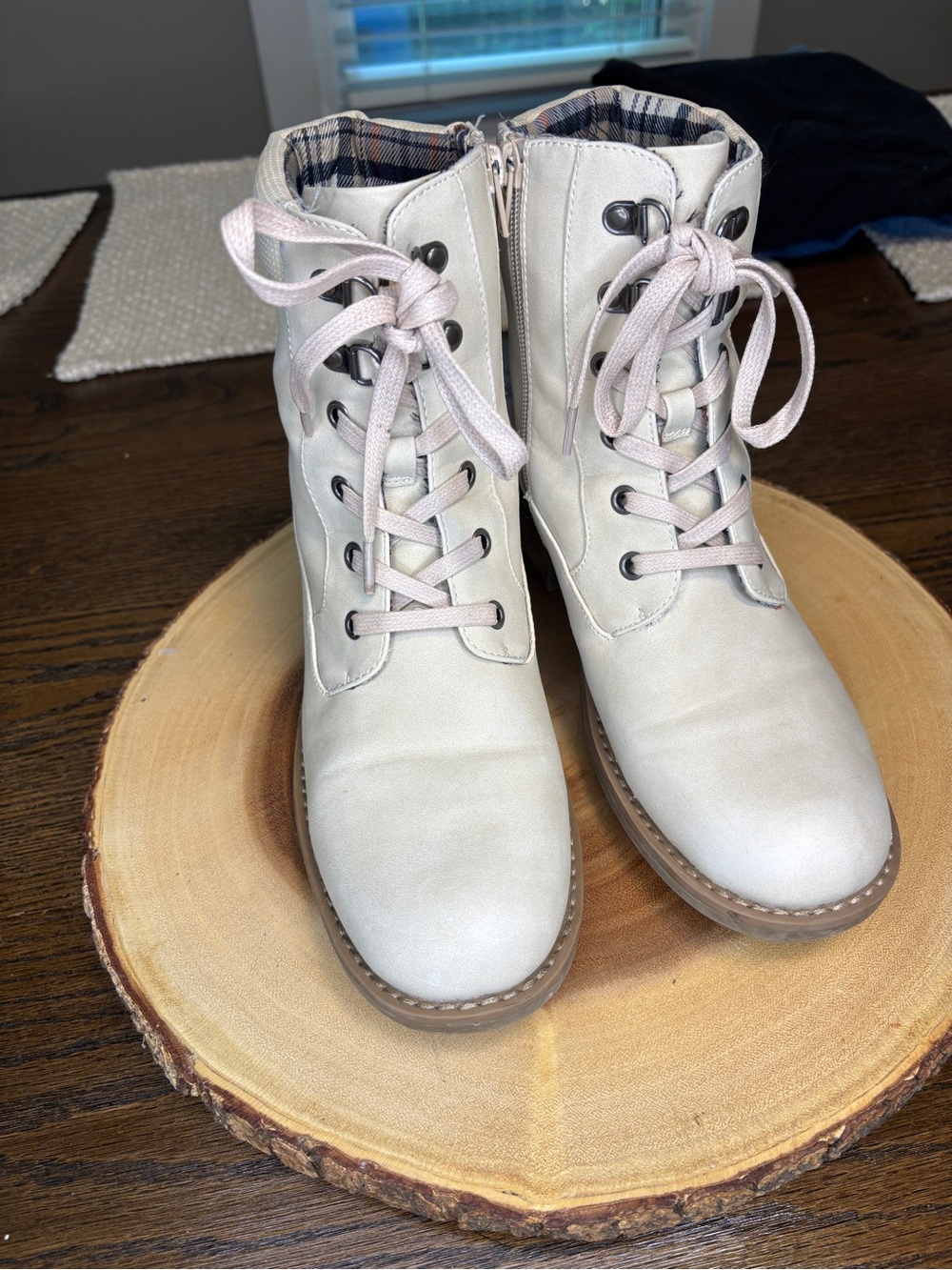 Crown Vintage Women's Lace-Up Ankle Boots in Light Beige